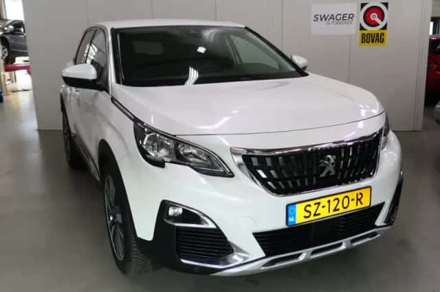 Peugeot 3008 (2018) thumbnail 1