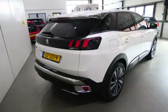 Peugeot 3008 (2018) thumbnail 5