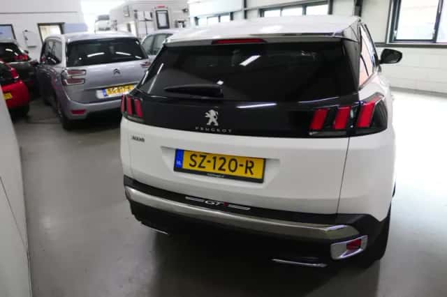 Peugeot 3008 (2018) thumbnail 6