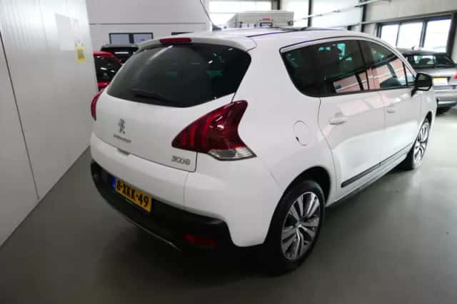 Peugeot 3008 (2014) thumbnail 4