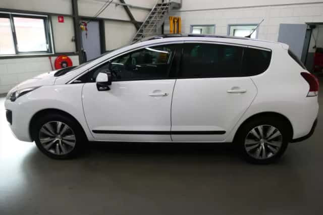 Peugeot 3008 (2014) thumbnail 6
