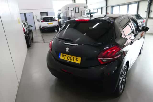 Peugeot 208 (2017) thumbnail 4