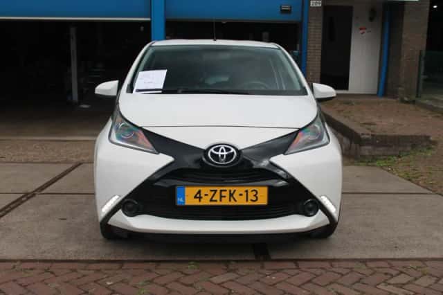 Toyota Aygo (2015) thumbnail 2