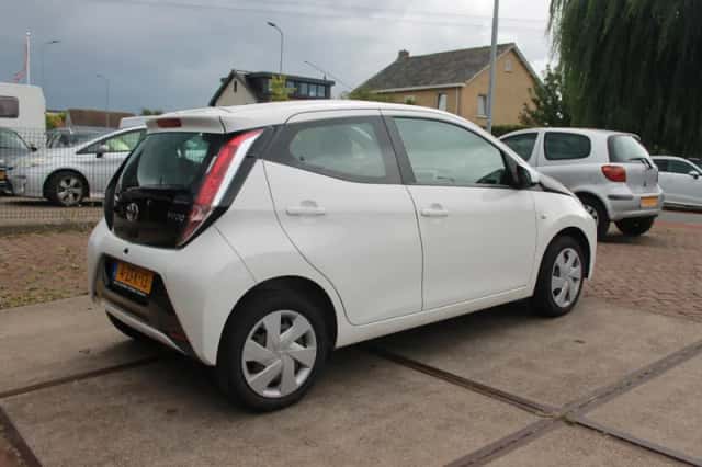 Toyota Aygo (2015) thumbnail 4
