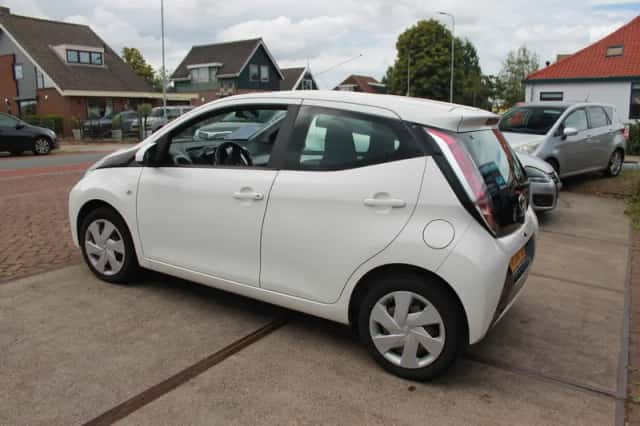 Toyota Aygo (2015) thumbnail 6