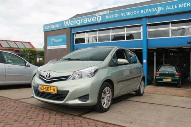 Toyota Yaris (2011) thumbnail 1