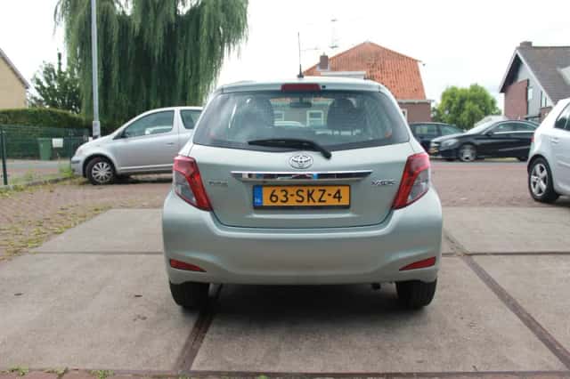 Toyota Yaris (2011) thumbnail 5