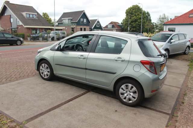 Toyota Yaris (2011) thumbnail 6