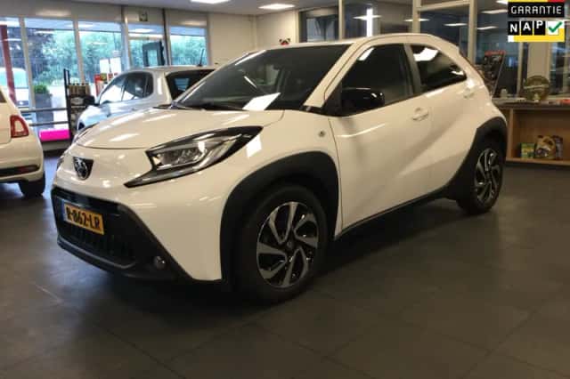 Toyota Aygo (2022) thumbnail 2