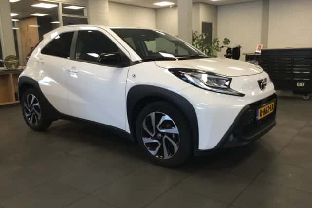 Toyota Aygo (2022) thumbnail 3
