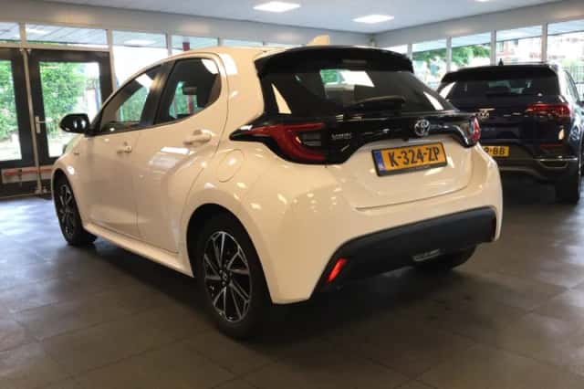 Toyota Yaris (2021) thumbnail 5