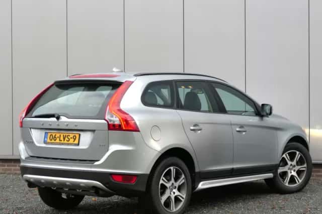 Volvo XC60 (2010) thumbnail 2