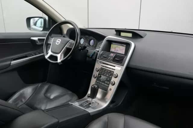 Volvo XC60 (2010) thumbnail 3