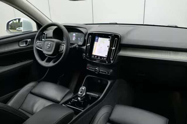 Volvo XC40 (2021) thumbnail 3