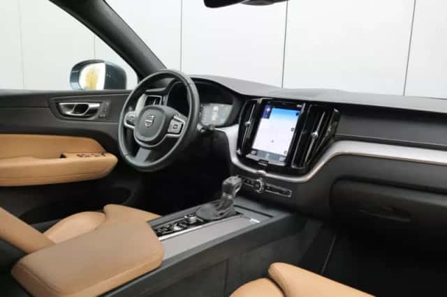 Volvo XC60 (2019) thumbnail 3