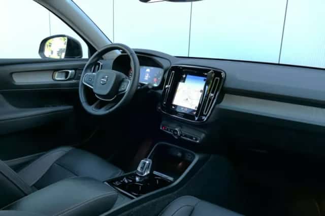 Volvo XC40 (2019) thumbnail 3