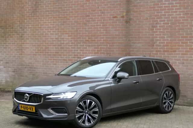 Volvo V60 (2022) thumbnail 1