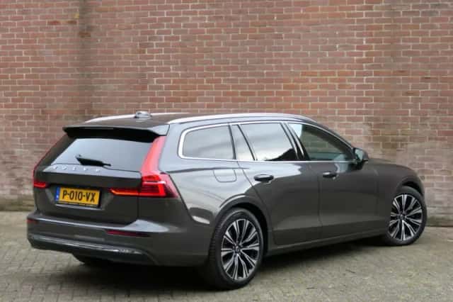 Volvo V60 (2022) thumbnail 2