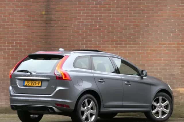 Volvo XC60 (2016) thumbnail 2