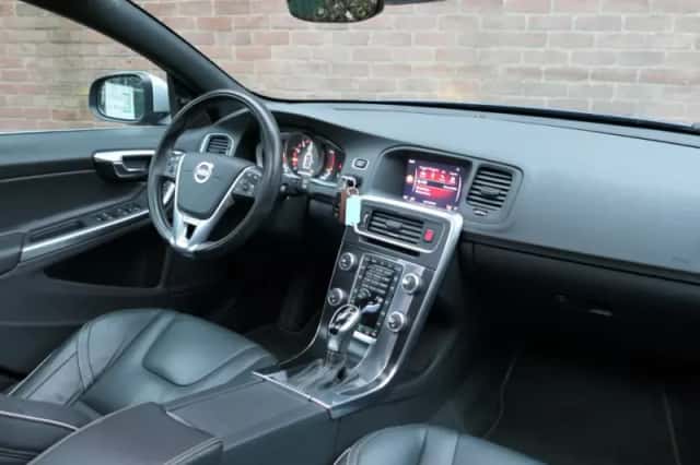 Volvo V60 (2018) thumbnail 3