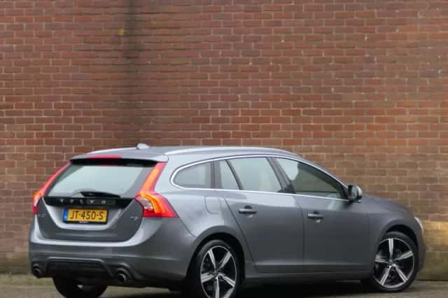 Volvo V60 (2016) thumbnail 2