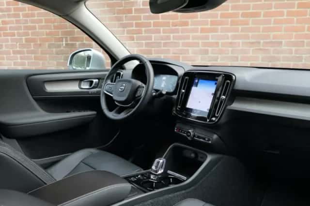 Volvo XC40 (2018) thumbnail 3