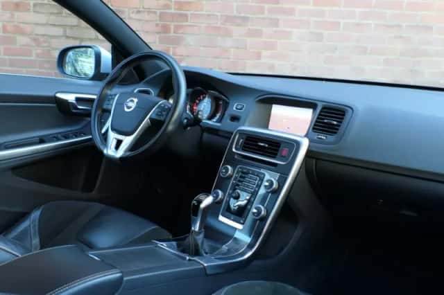 Volvo V60 (2018) thumbnail 3