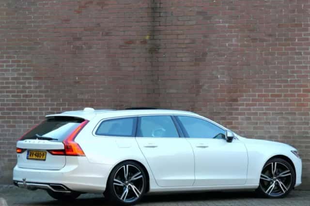 Volvo V90 (2018) thumbnail 2