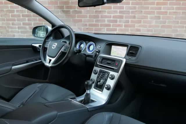 Volvo V60 (2012) thumbnail 3