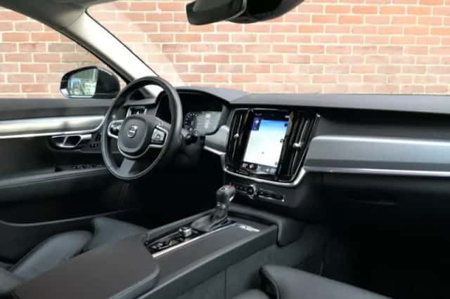 Volvo V90 (2018) thumbnail 3