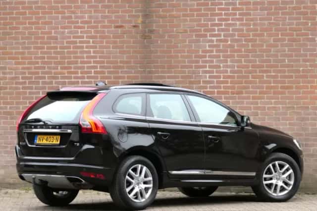 Volvo XC60 (2017) thumbnail 2