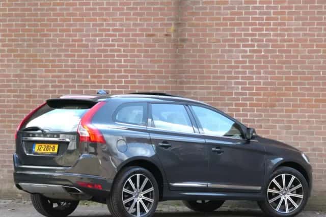 Volvo XC60 (2016) thumbnail 2