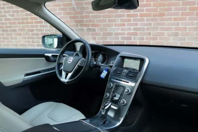 Volvo XC60 (2016) thumbnail 3
