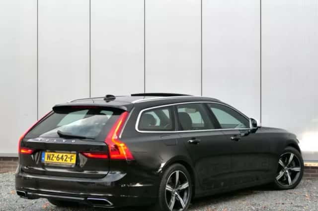 Volvo V90 (2017) thumbnail 2