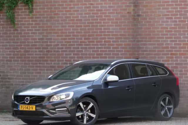 Volvo V60 (2017) thumbnail 1