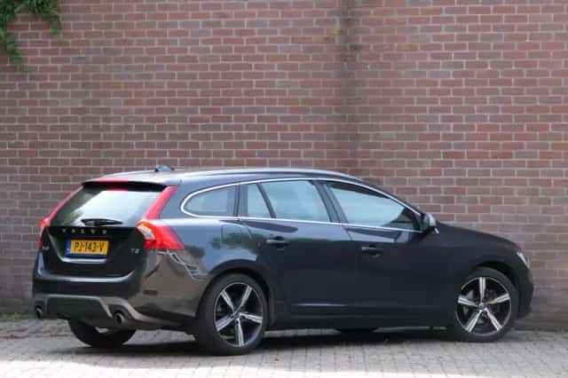 Volvo V60 (2017) thumbnail 2