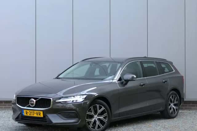 Volvo V60 (2022) thumbnail 1