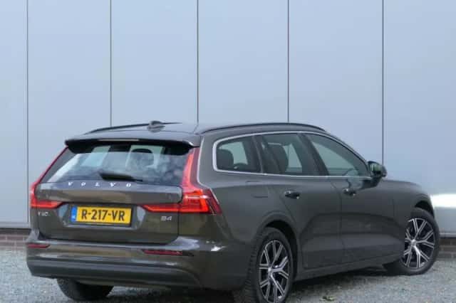 Volvo V60 (2022) thumbnail 2