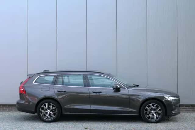 Volvo V60 (2022) thumbnail 6