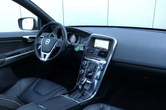Volvo XC60 (2016) thumbnail 4