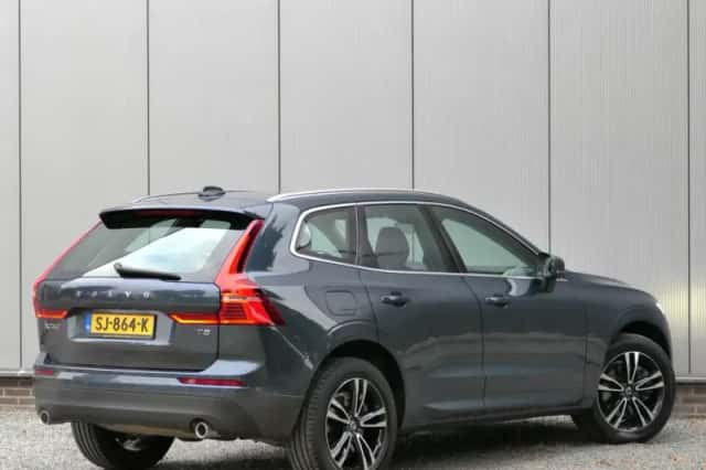 Volvo XC60 (2018) thumbnail 2