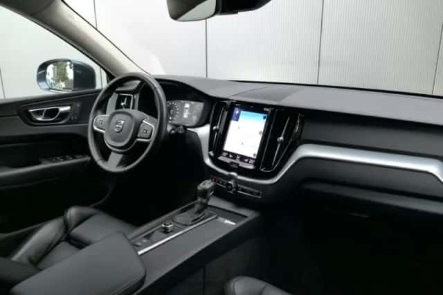 Volvo XC60 (2018) thumbnail 3