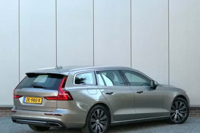Volvo V60 (2019) thumbnail 2