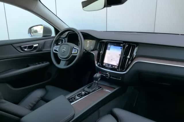 Volvo V60 (2019) thumbnail 3