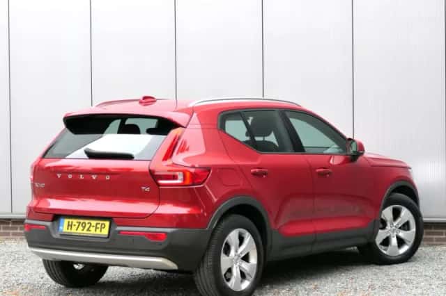Volvo XC40 (2018) thumbnail 2