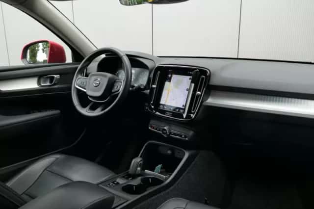 Volvo XC40 (2018) thumbnail 3