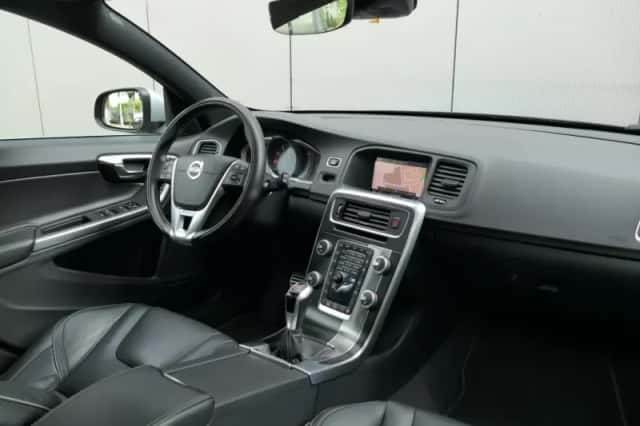 Volvo V60 (2018) thumbnail 3