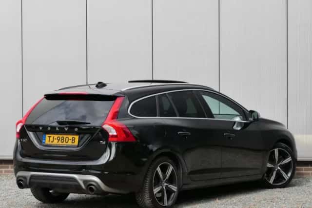 Volvo V60 (2018) thumbnail 2