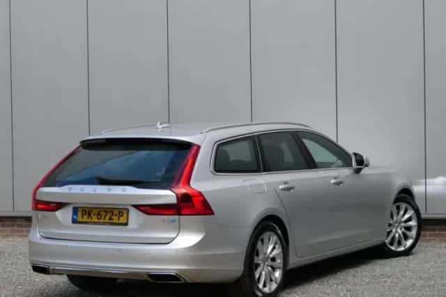 Volvo V90 (2017) thumbnail 2