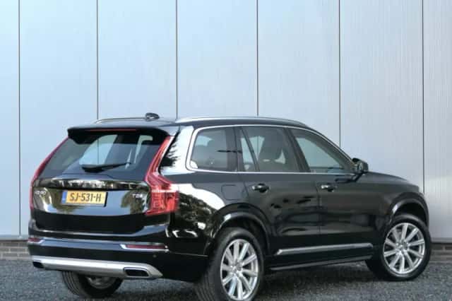 Volvo XC90 (2018) thumbnail 2